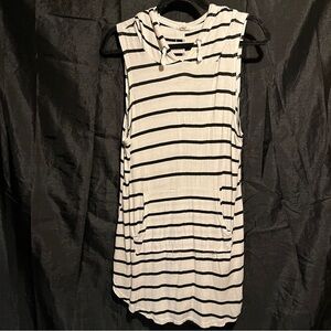 4 / 40$ Ardene Black and White Striped Midi Dress